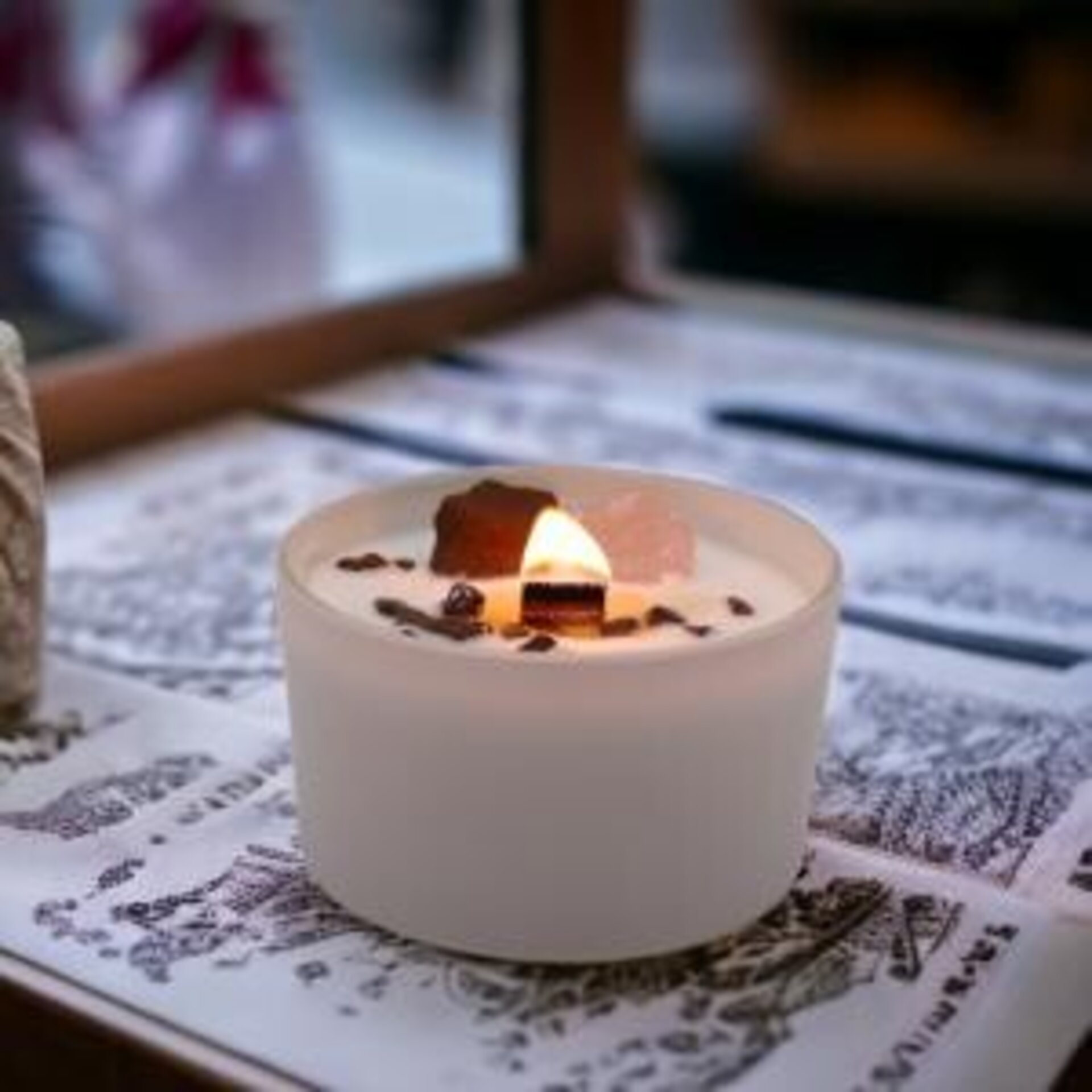 VELA  DE SOJA  PERFUMADA CON MNERALES DE LOS  7 CHACRAS - 2