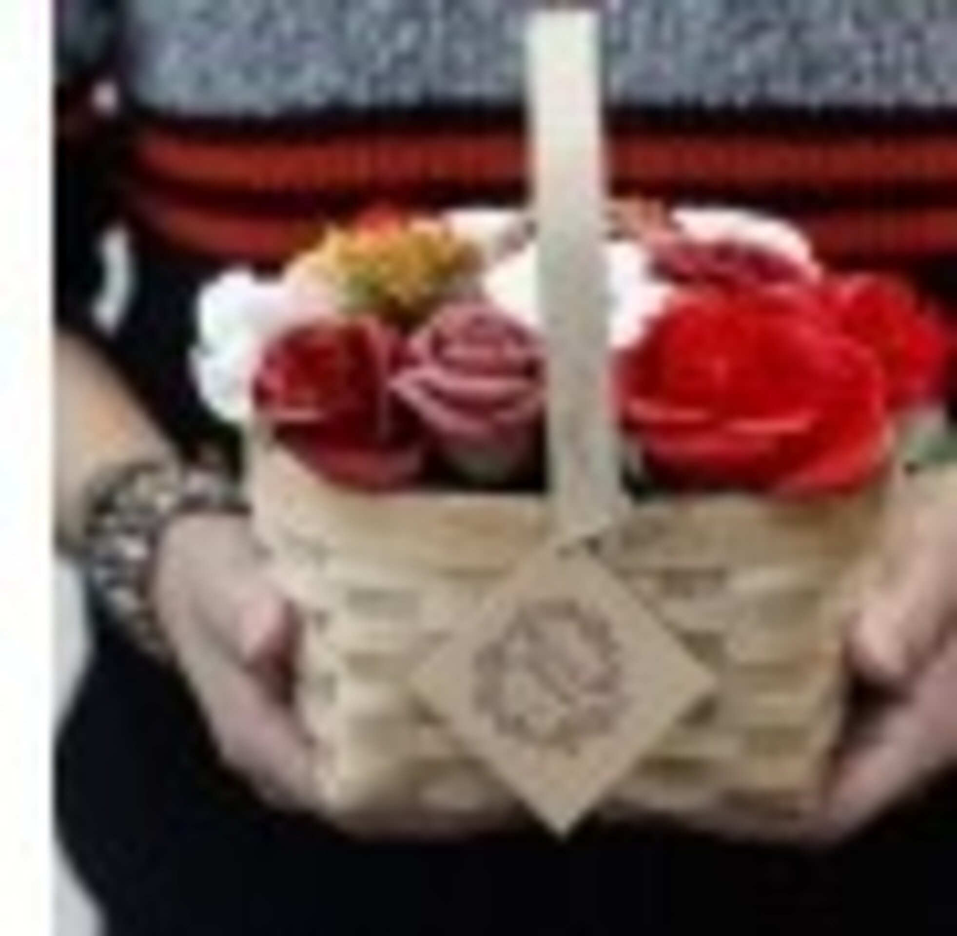 Cesto de mimbre con flores de jabón - 11