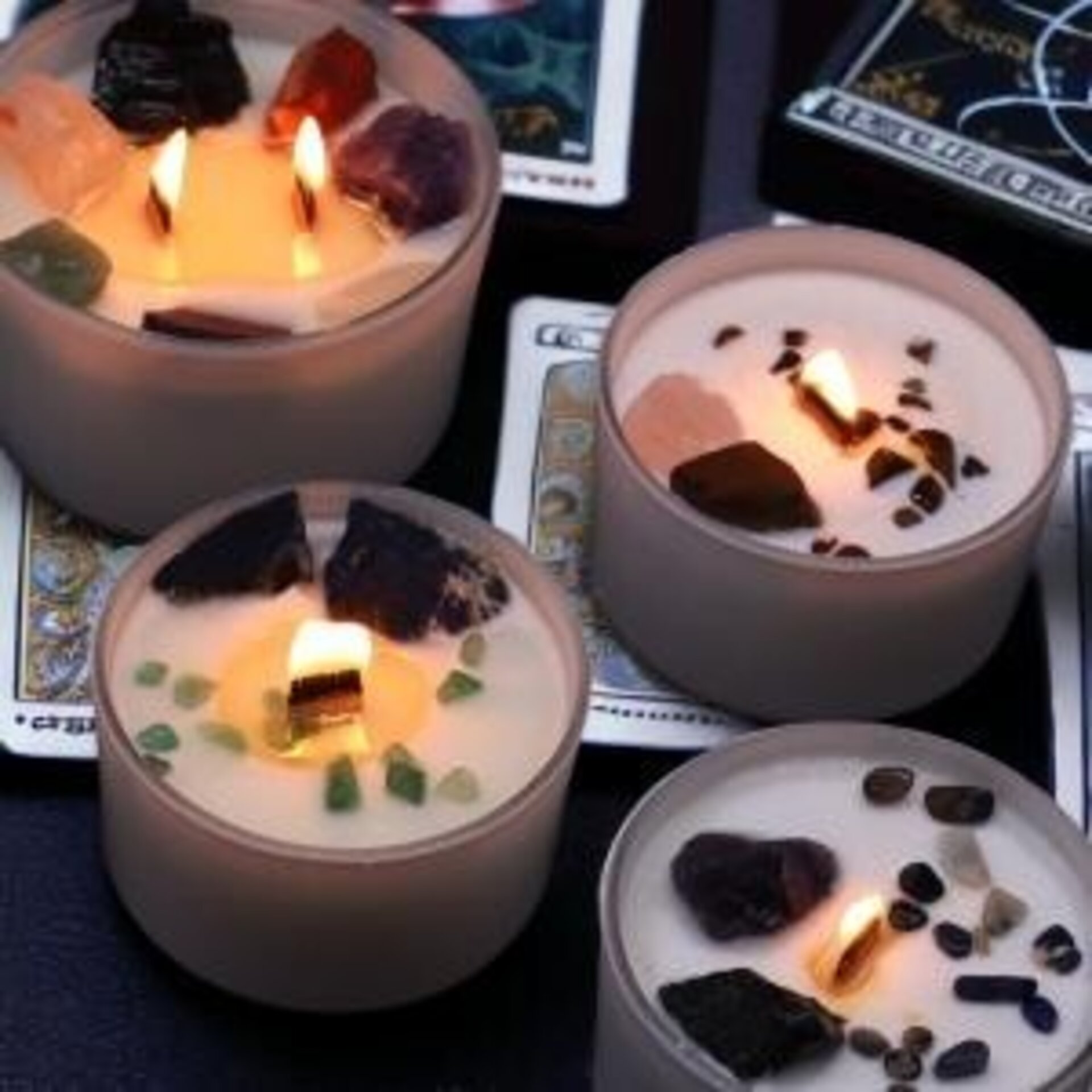 VELA  DE SOJA  PERFUMADA CON MNERALES DE LOS  7 CHACRAS - 8